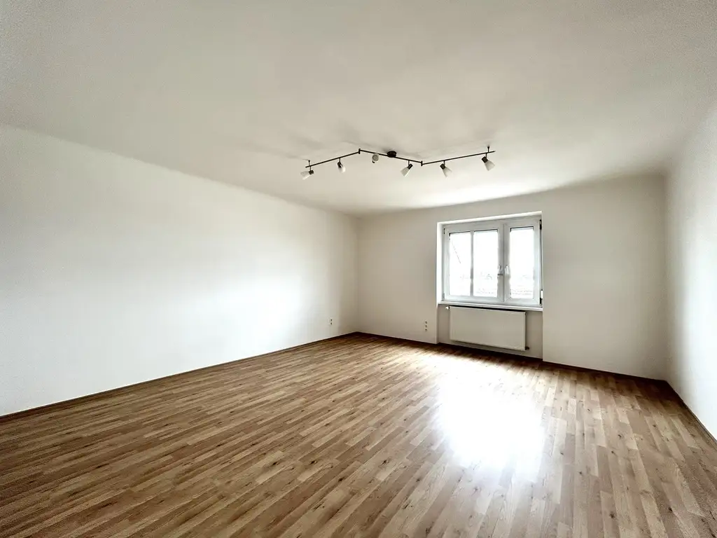Urbanes Wohngefühl mit perfekter Anbindung – großzügige 3-Zimmer-Wohnung in guter Lage