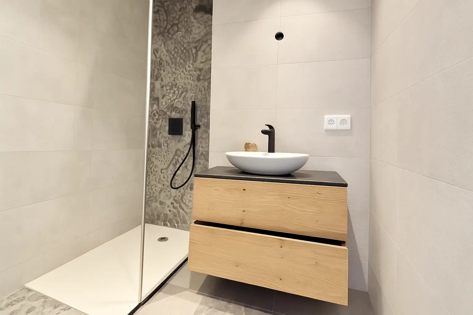 Badezimmer 2 untere Ebene