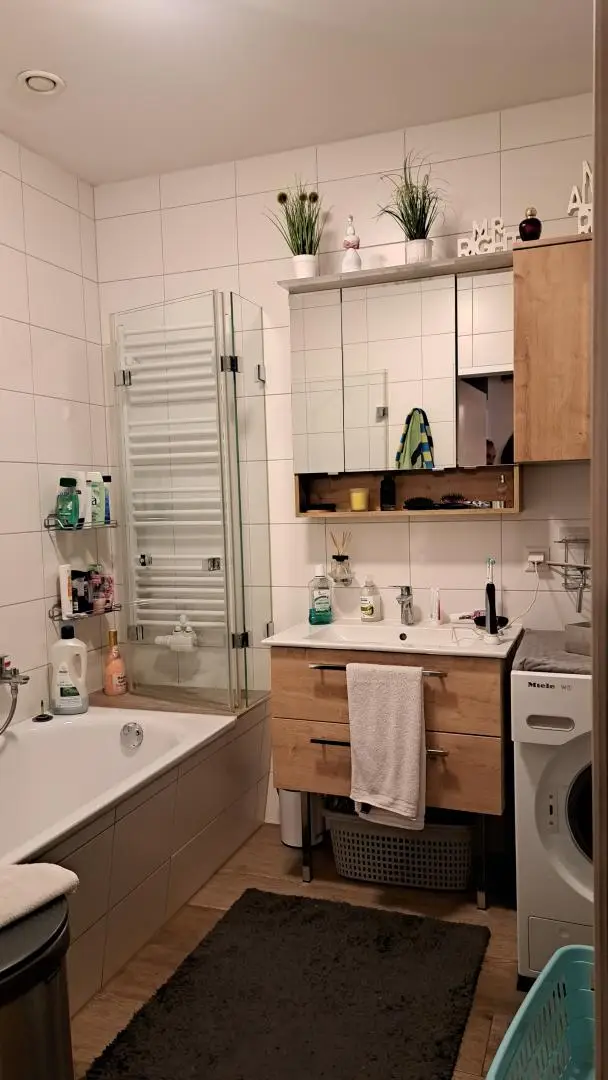 Provisionsfreie helle 3 Zimmerwohnung mit Kaufoption, inkl. kleinem Garten, Terrasse und PKW-Platz;