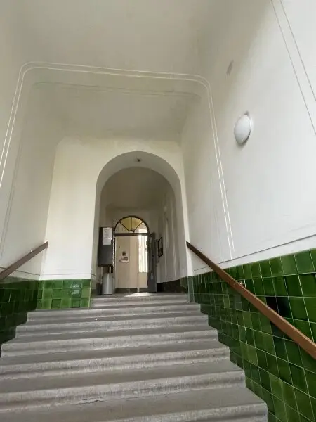 CHARMANTER UND HELLER 2,5-ZIMMER ALTBAU NÄHE SCHMELZ/SCHÖNBRUNN/U3-JOHNSTRASSE!