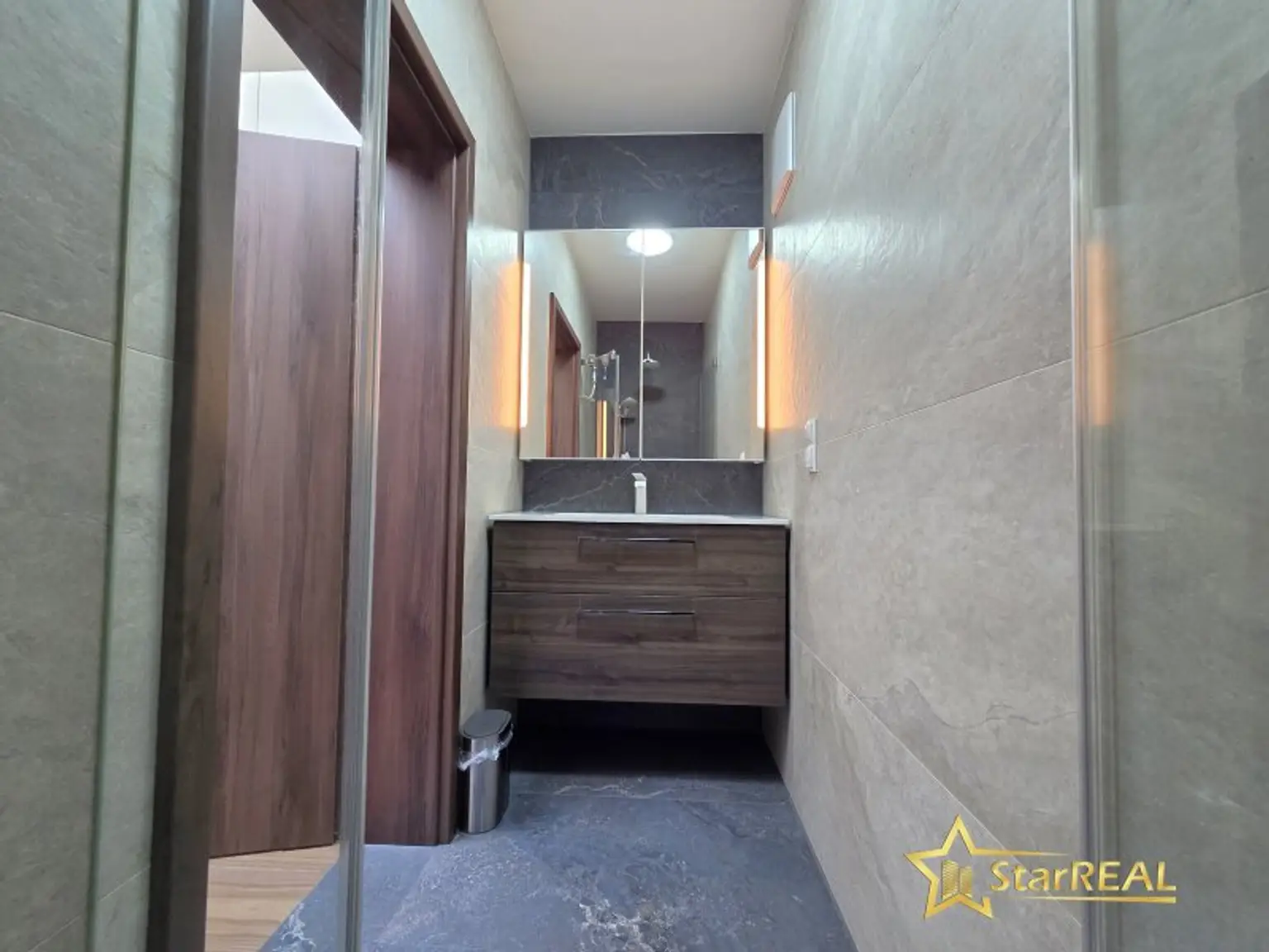 Badezimmer 2 OBERGESCHOSS