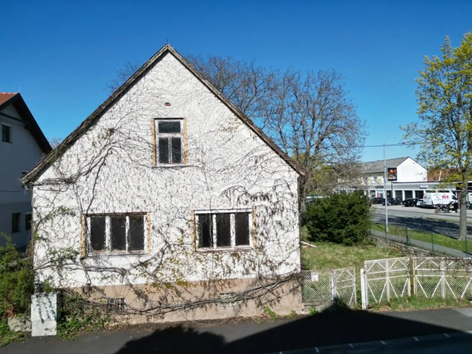 +++ Haus mit großem Grundstück in zentraler Lage von Oberpullendorf+++