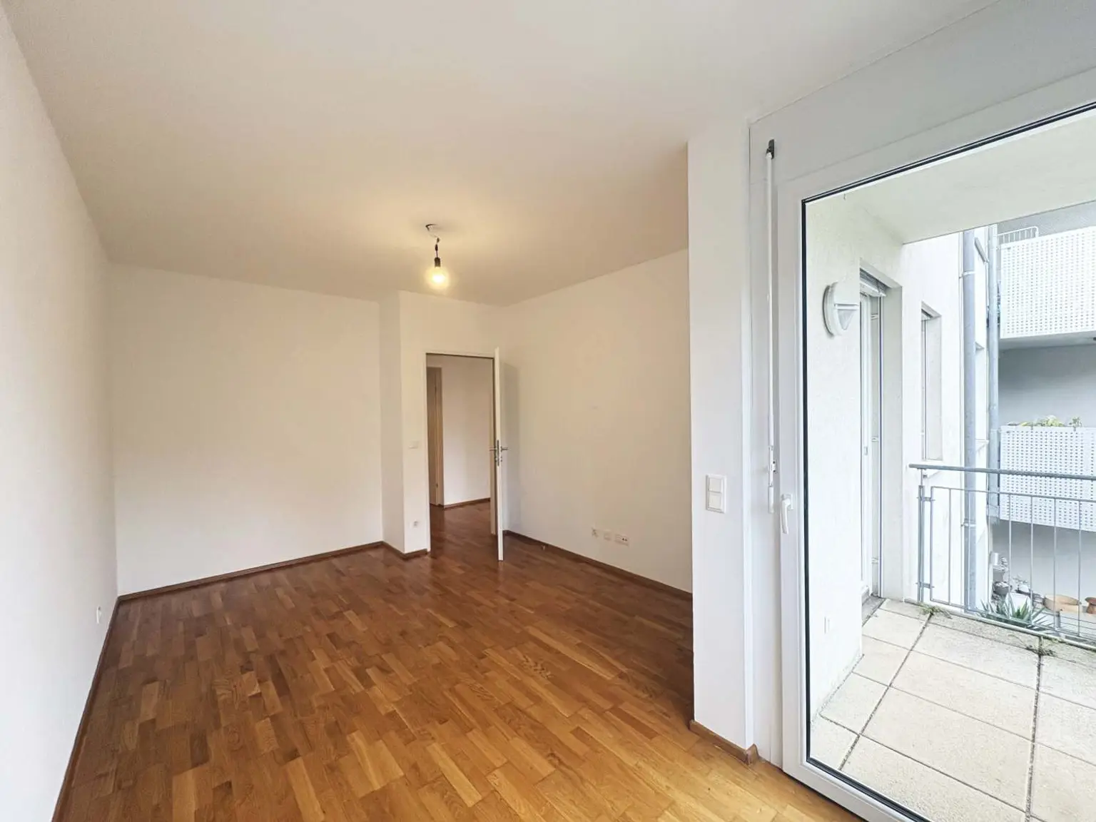 Moderne 3-Zimmer-Wohnung mit Balkon in ruhiger Seitengasse - nächst Krottenbachstraße