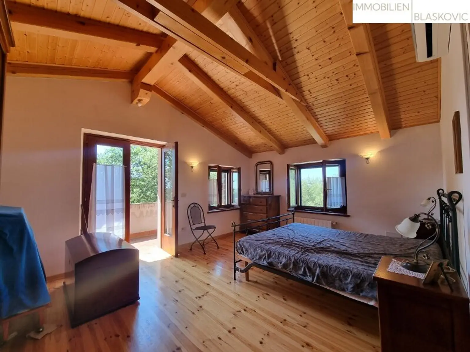 Rarität - Steinhaus auf einem Grundstück mit 17.700 m2 - teilweise touristische Zone!!