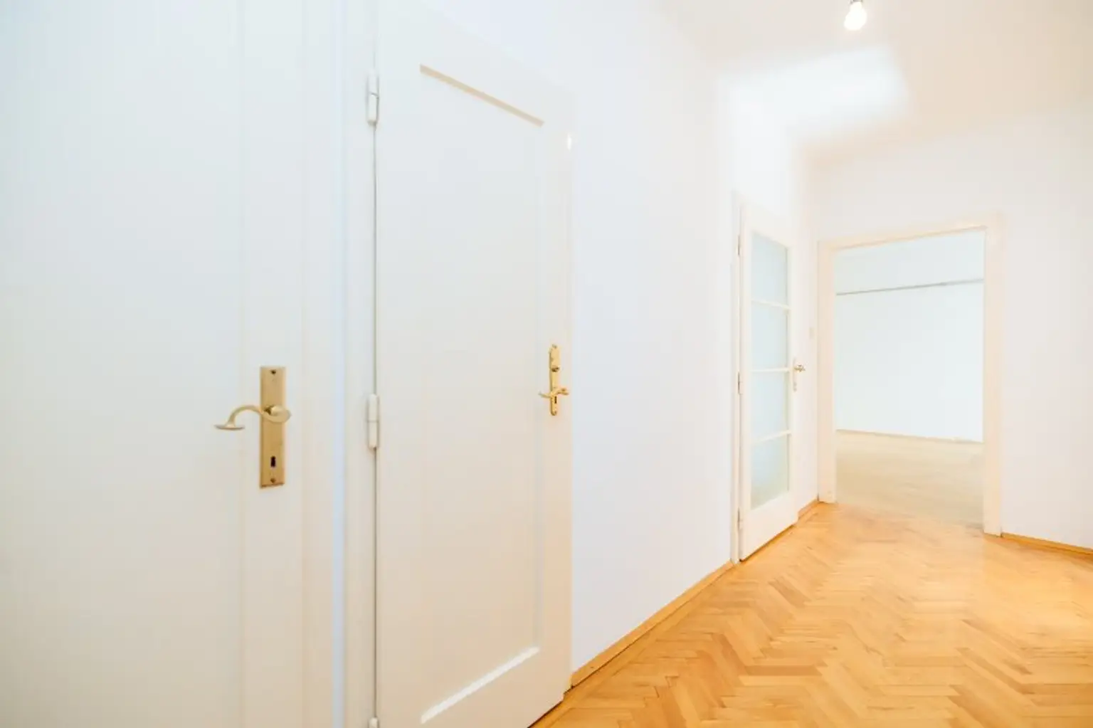 GEIDORF I ZENTRAL & DOCH IDYLLISCH I GRÜNBLICK I ANGENEHME WOHNATMOSPHÄRE I BAD MIT WANNE UND FENSTER I CHARAKTERVOLLER PARKETT I PROJEKT WOHNEN