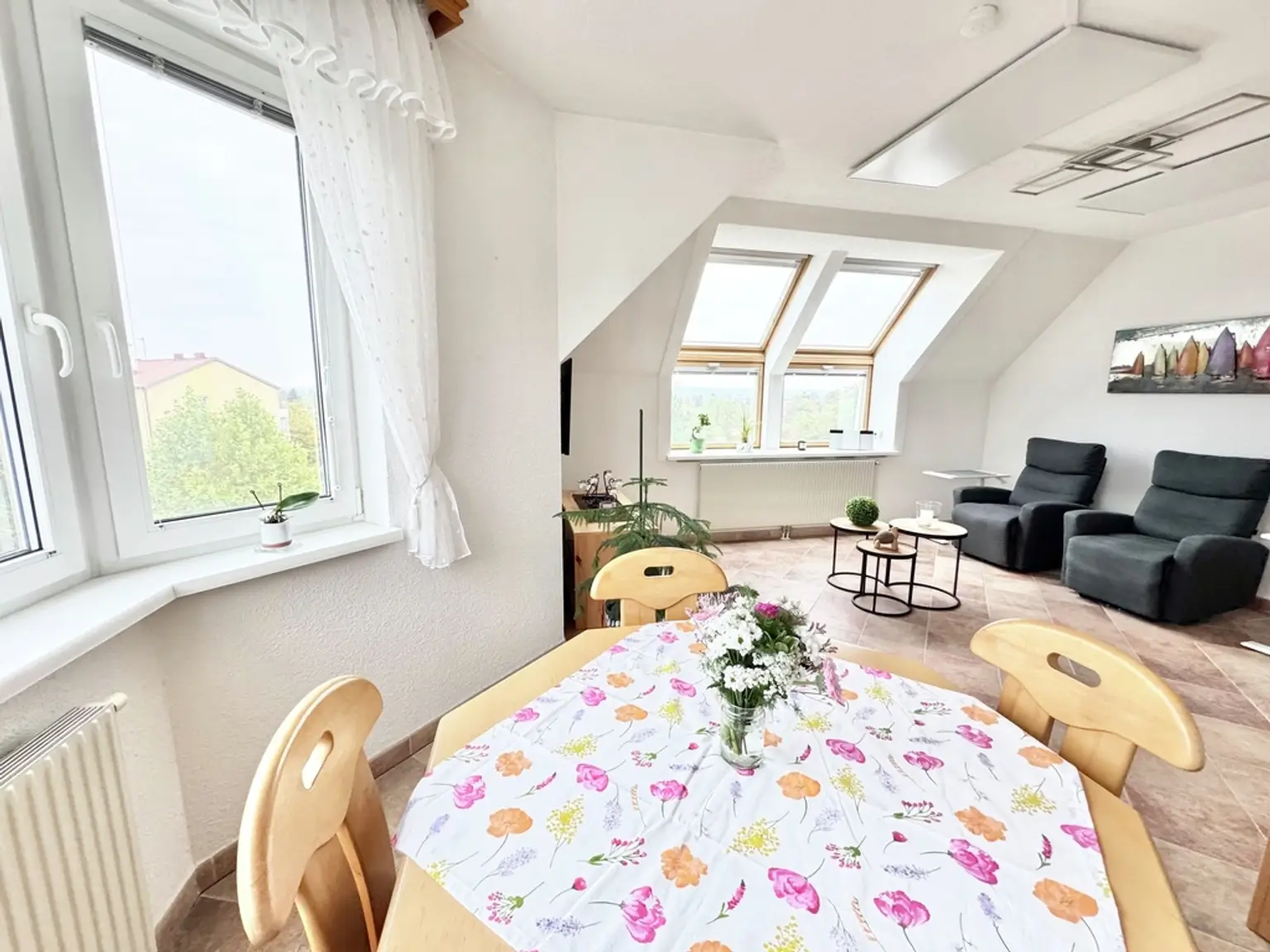 TRAUMHAFTE NEUBAUWOHNUNG MIT FERNBLICK | LICHTDURCHFLUTETE 3 ZIMMER | GARAGE | TOPLAGE IN EBERGASSING