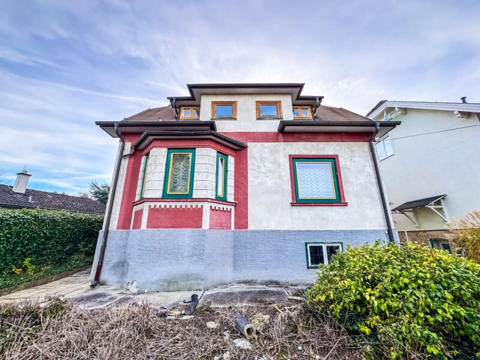 Sanierungsbedürftiges Einfamilienhaus in Pottschach, Nähe Bahnhof: Ihr Sanierungsprojekt mit 556 m2 Garten! 199.000 Euro!