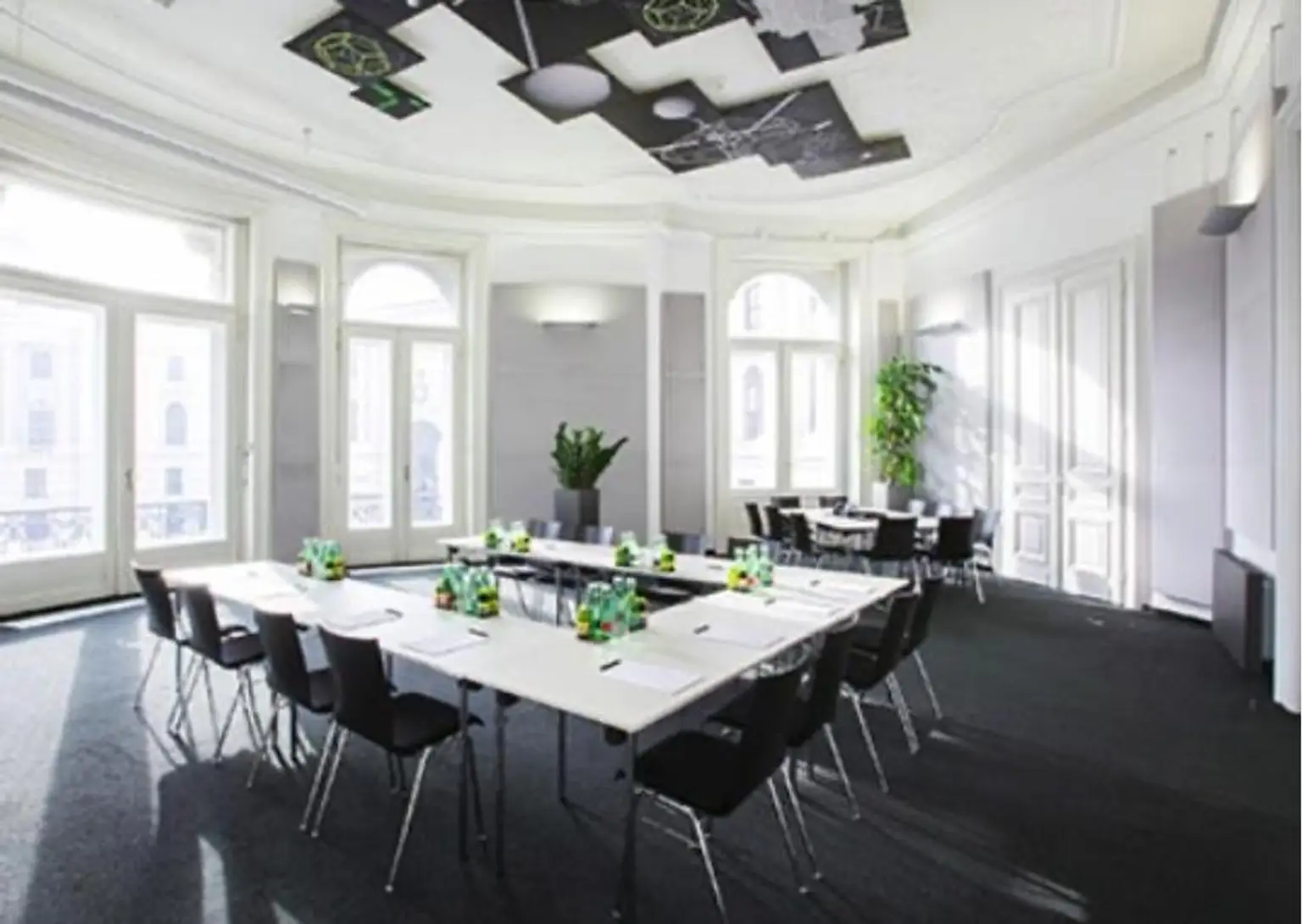 Millennium Tower Meetingraum