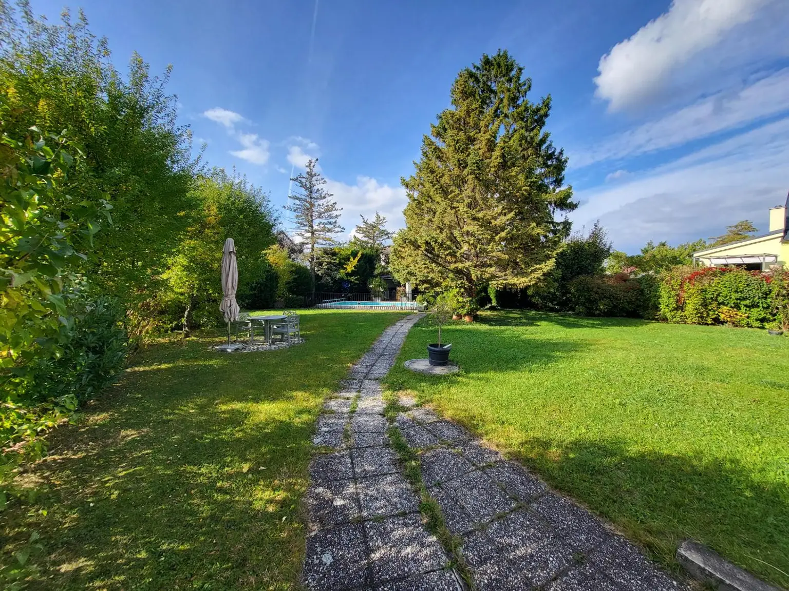 TRAUMHAFTES BAUGRUNDSTÜCK IN RUHIGER SIEDLUNGSLAGE