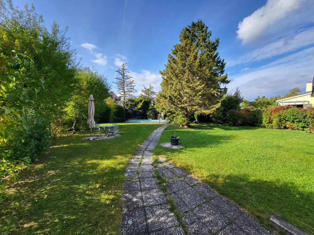 TRAUMHAFTES BAUGRUNDSTÜCK IN RUHIGER SIEDLUNGSLAGE