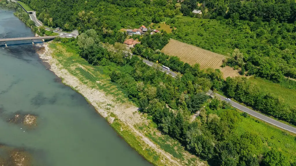 Randlage Maribor - Süd-West ausgerichtete Hang-Liegenschaft mit Aussicht auf das Drau-Ufer zu verkaufen (Fläche ca. 6 ha)