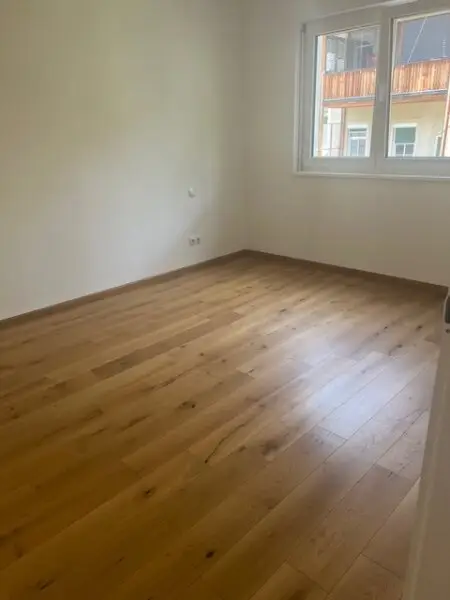 Traumhafte neuwertige 2-Zimmer-Wohnung mit großem Balkon in erstklassiger Lage!