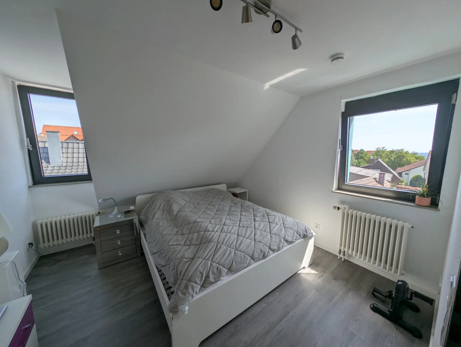 Schlafzimmer 1