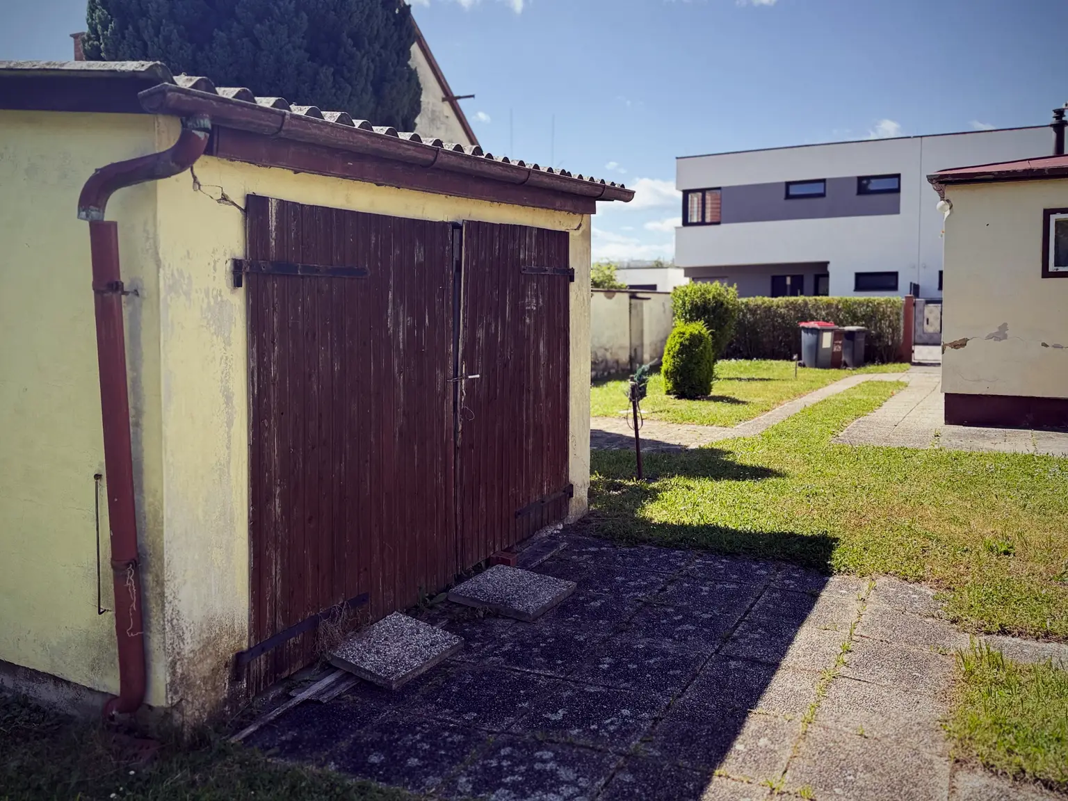 Bestand revitalisieren oder neu durchstarten ? 861 m² Grundstück mit Entwicklungspotenzial!