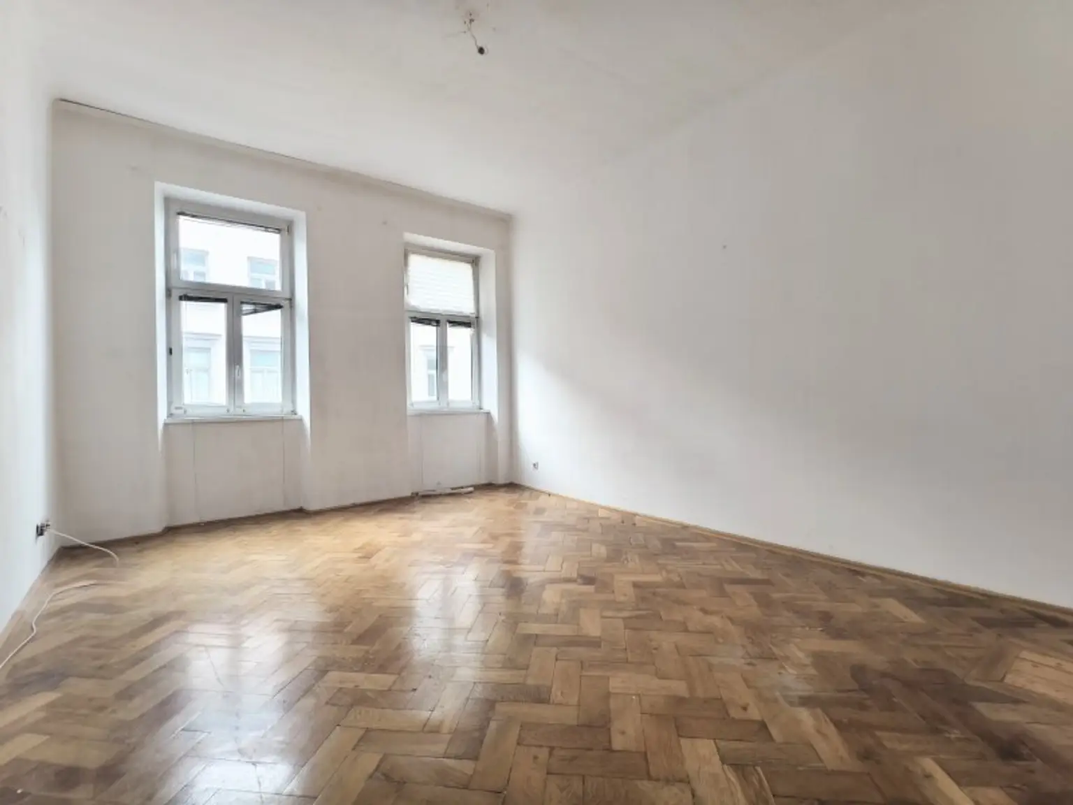 Sanierungsbedürftige Altbauwohnung mit Charme – Ihre Chance zur Selbstverwirklichung - Nahe U4 Friedensbrücke & Augarten