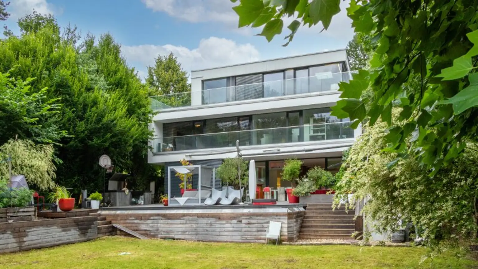 Luxusvilla mit Infinitypool in absoluter Ruhelage in Hinterbrühl – Exklusives Anwesen mit Top-Ausstattung