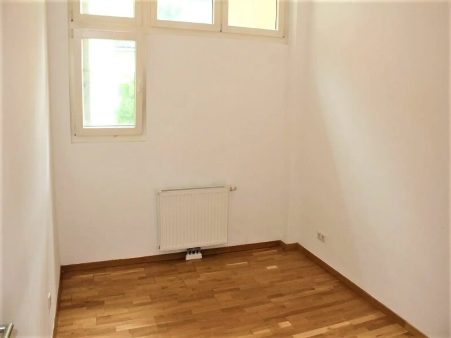 HOLBEINGASSE, 68 m2 Altbau, Wohnküche, 2 Zimmer, WG-geeignet, Komplettküche, Wannenbad, Parketten, 4. Liftstock