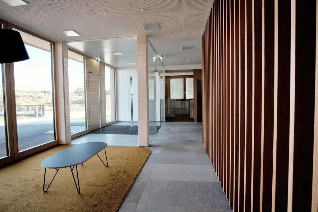 HI TECH BETRIEBSGEBÄUDE