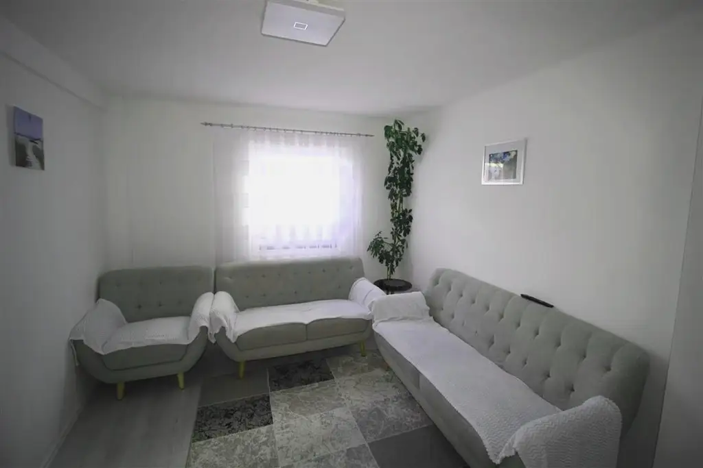 Stadthaus mit Geschäftslokal 2 Wohnungen & Dachterasse