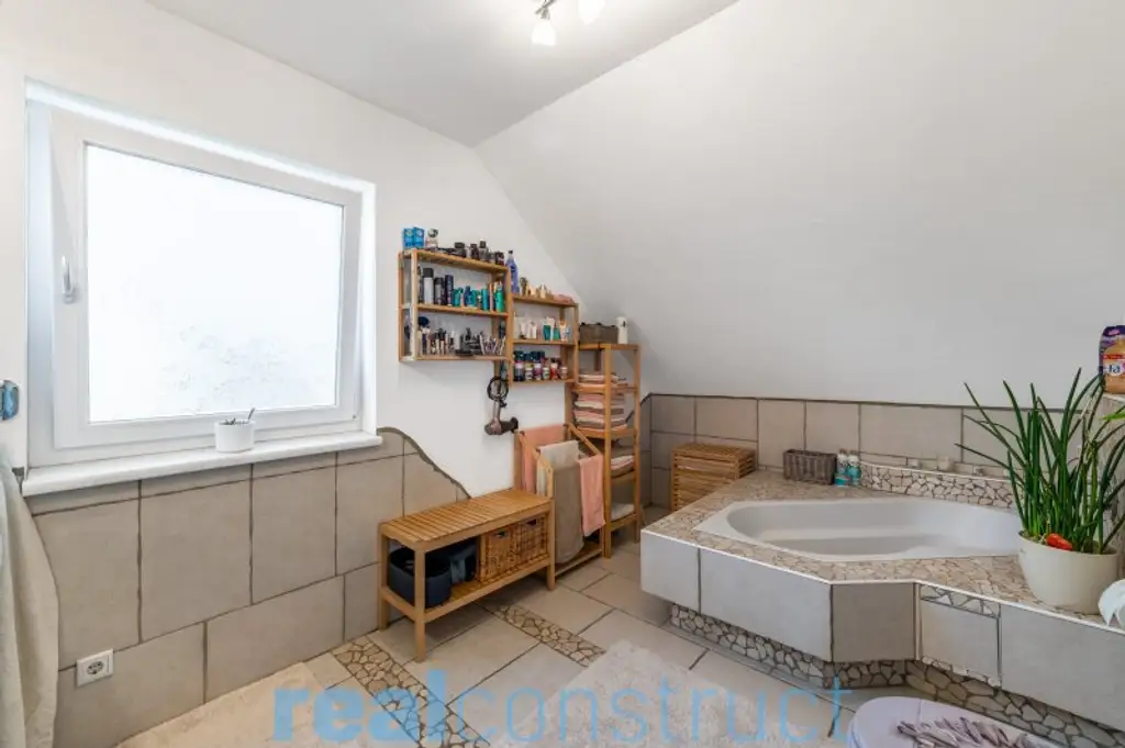 Ökologisch nachhaltiges Einfamilienhaus mit ERDWÄRME-Heizung in bester Lage von Bad Erlach