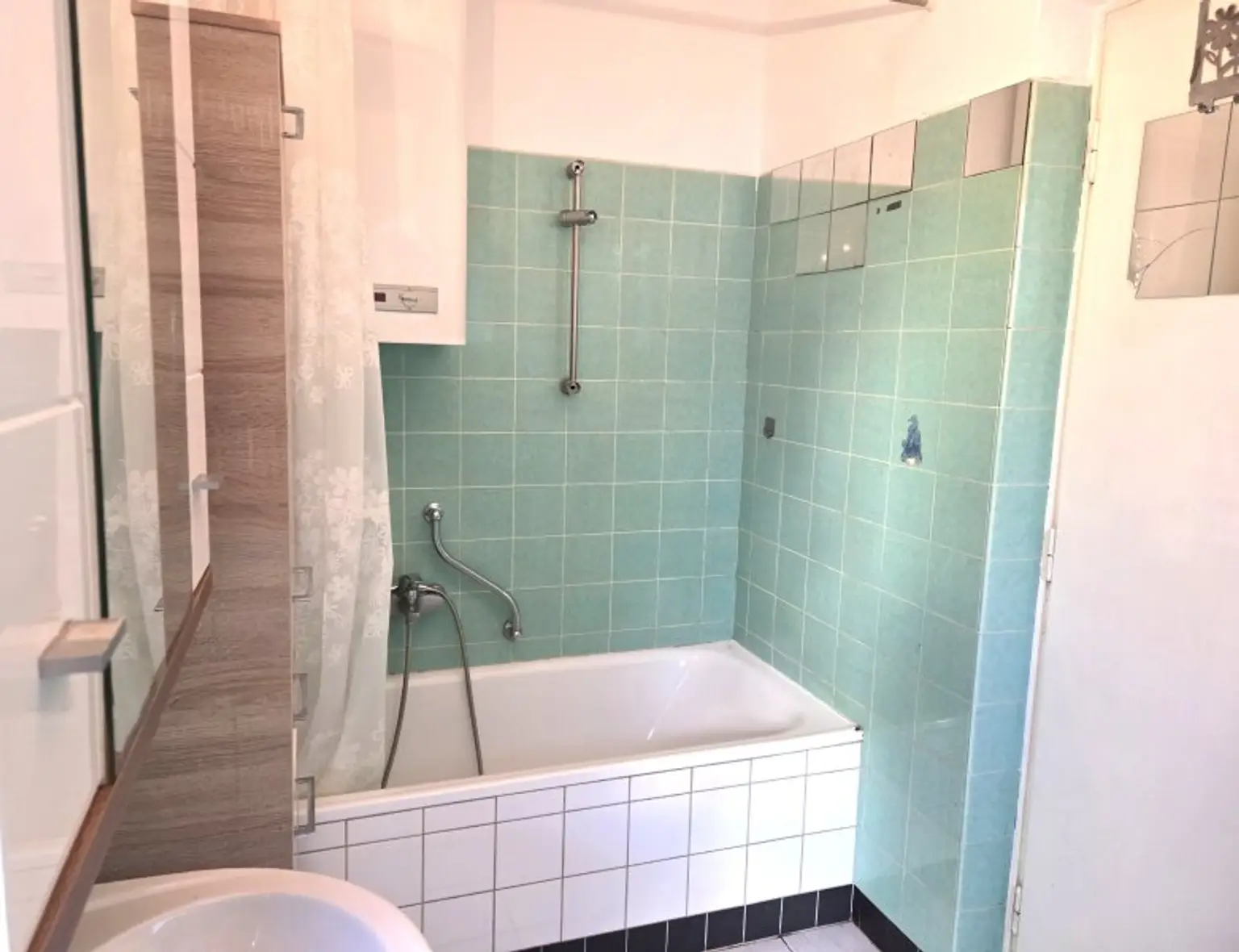 Bad mit Wanne