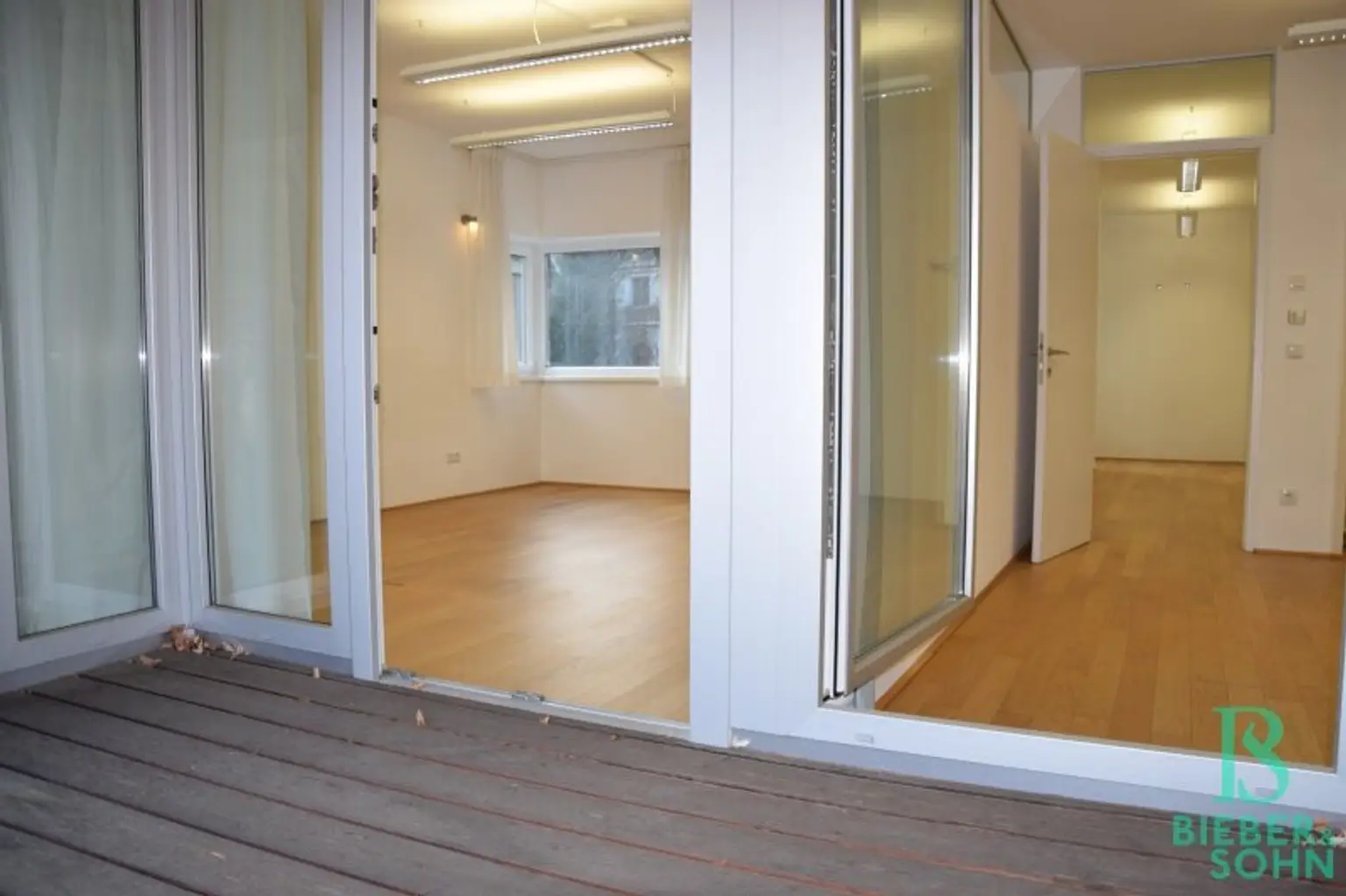 Blick Zimm1+2 von Loggia