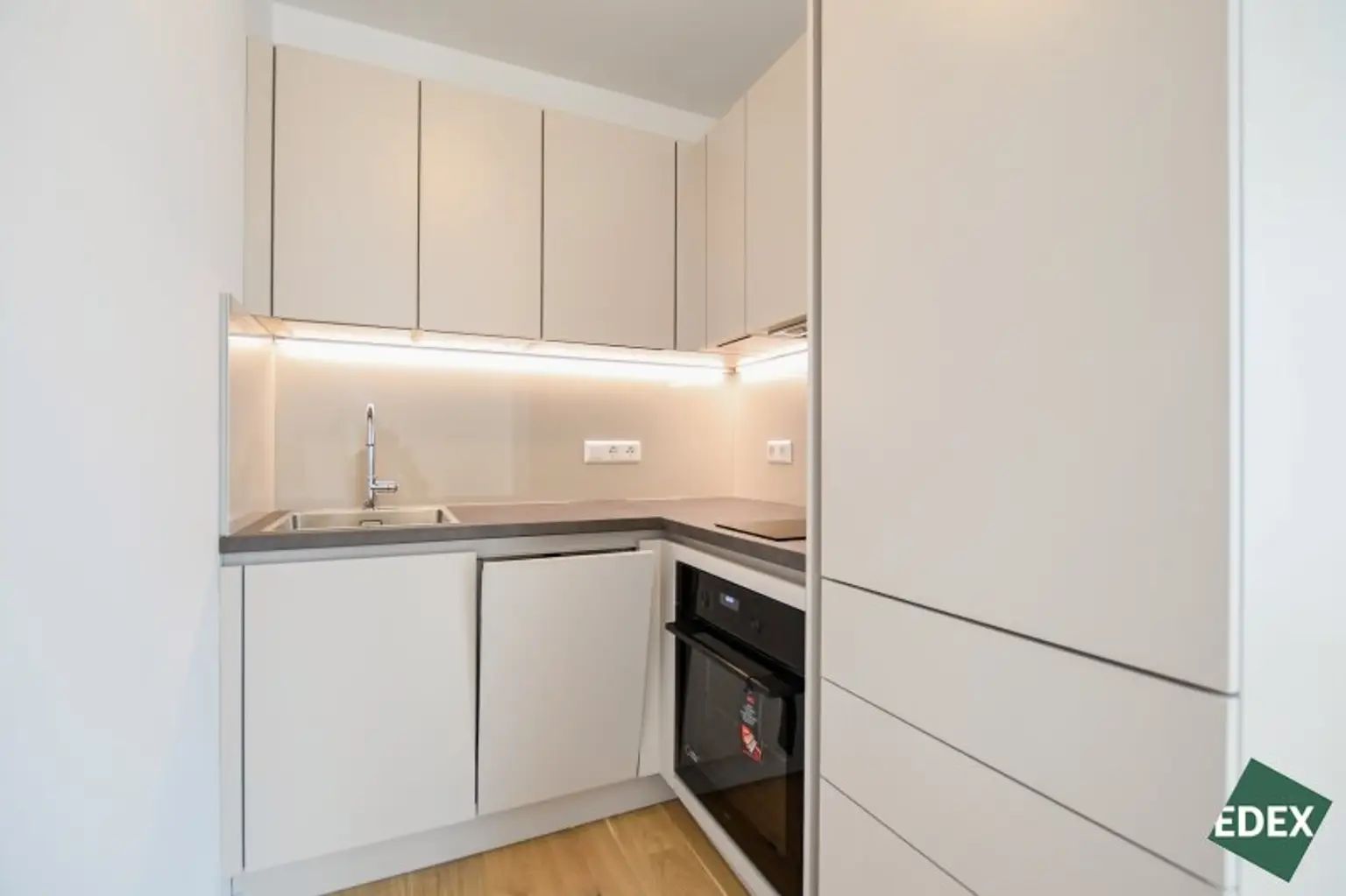 Erstbezug nach Sanierung: Schöne 2-Zimmer-Wohnung mit Top-Anbindung