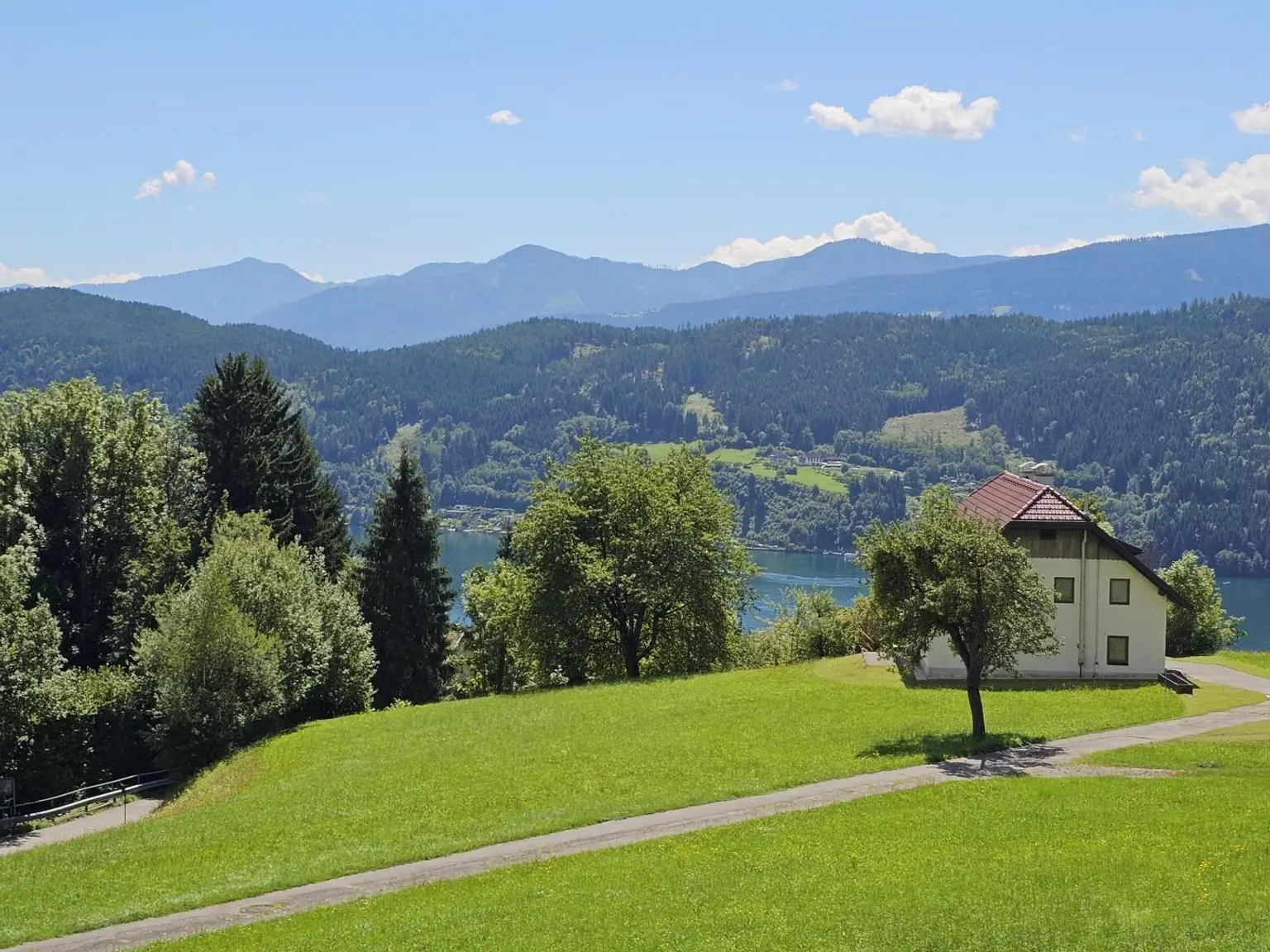 Gut geschnittene Wohnung in wunderschöner Lage am Sonnenplateau
