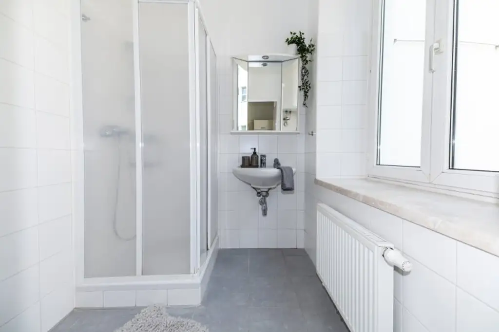 ZEITGEMÄSSES WOHNEN I MODERNE AUSSTATTUNG I HOCHWERTIGE KÜCHE I KLARE LINIEN UND ELEGANTE RAUMAUFTEILUNG I PROJEKT WOHNEN