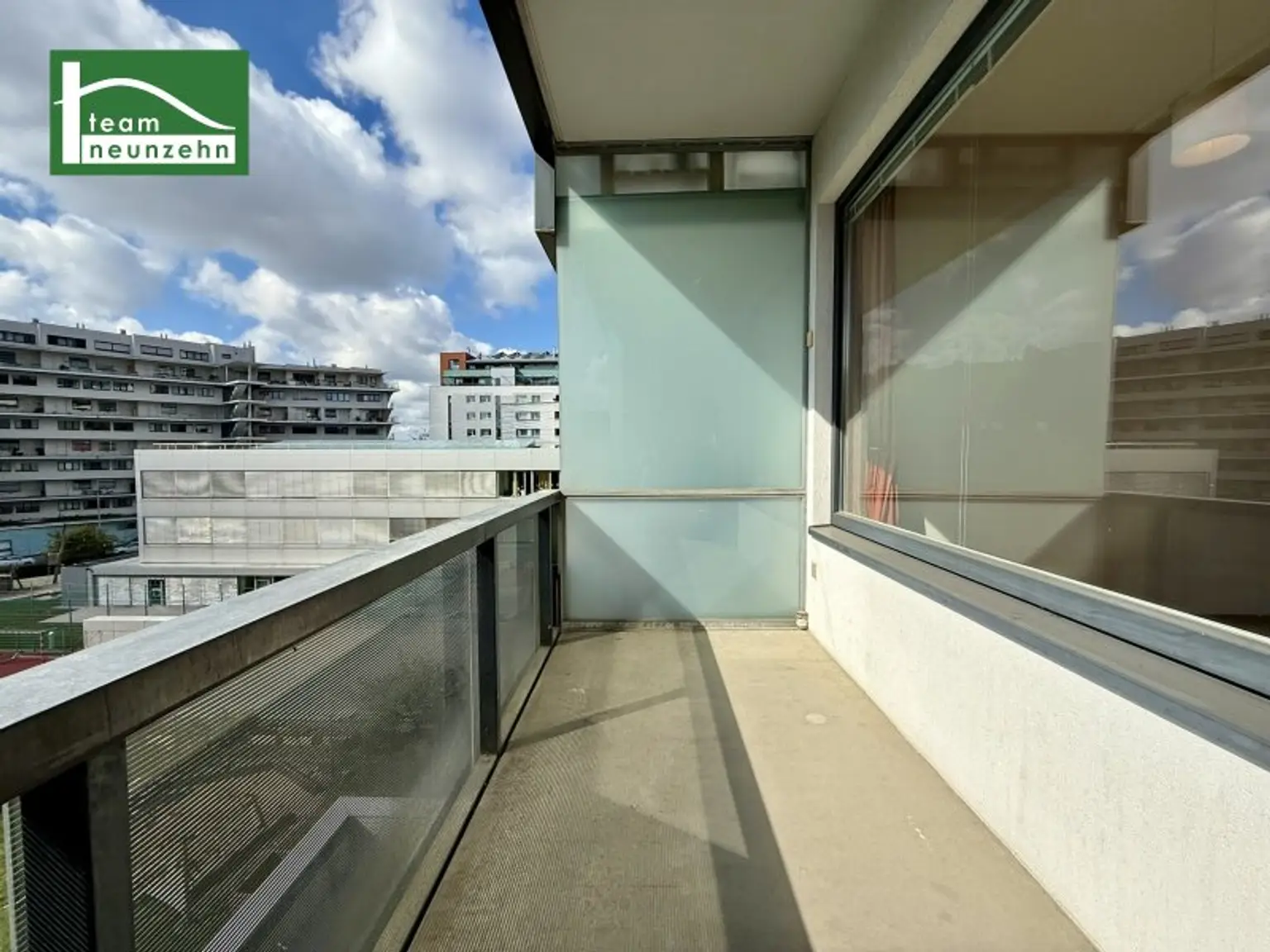 Lichtdurchflutetes Wohnen auf drei Ebenen – Stylische Maisonette mit Loggia in ruhiger Lage nahe dem Wienerberg!