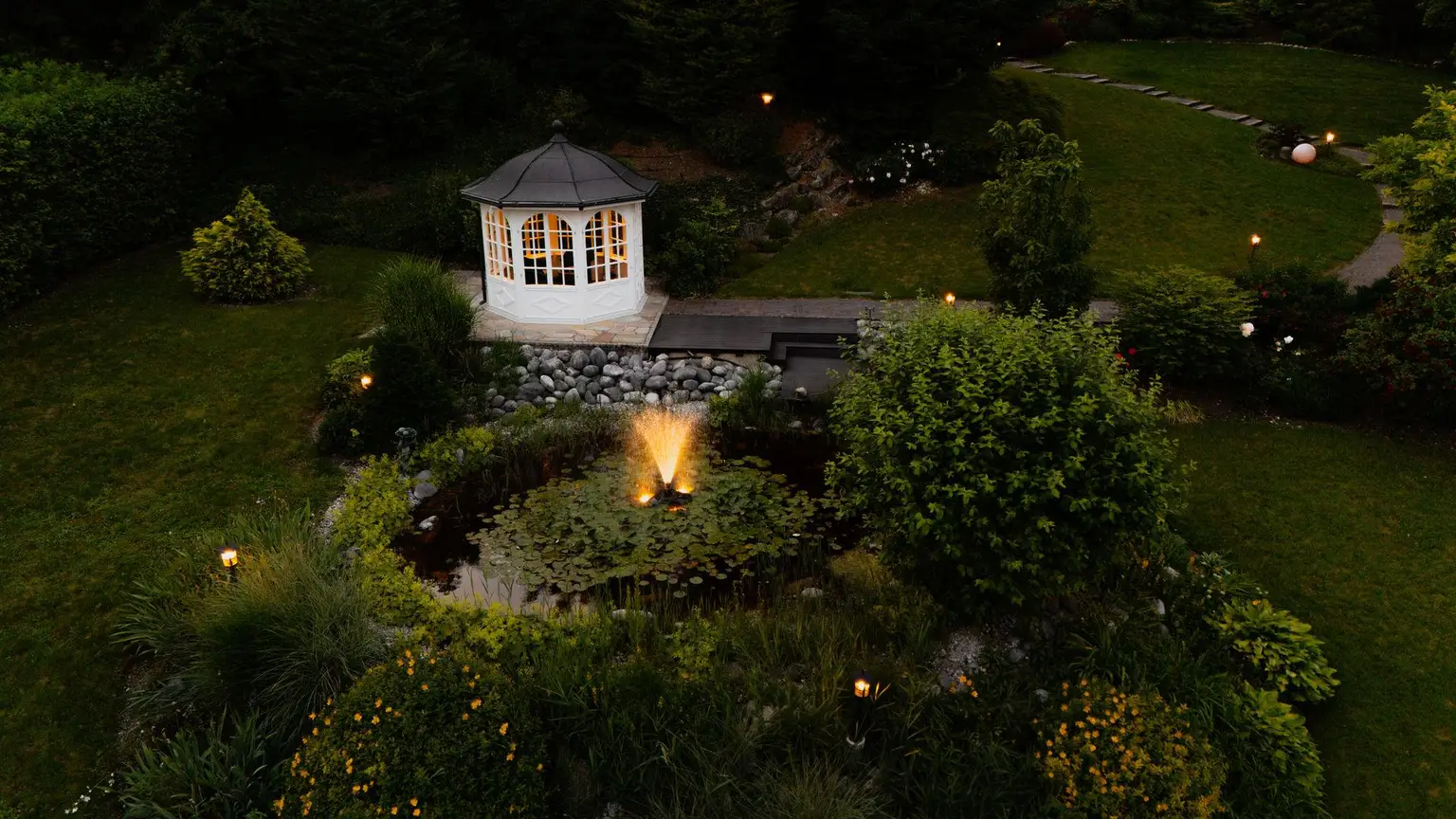 Luxuriöse Villa mit Panoramablick, Swimmingpool und großem Garten in Baden bei Wien