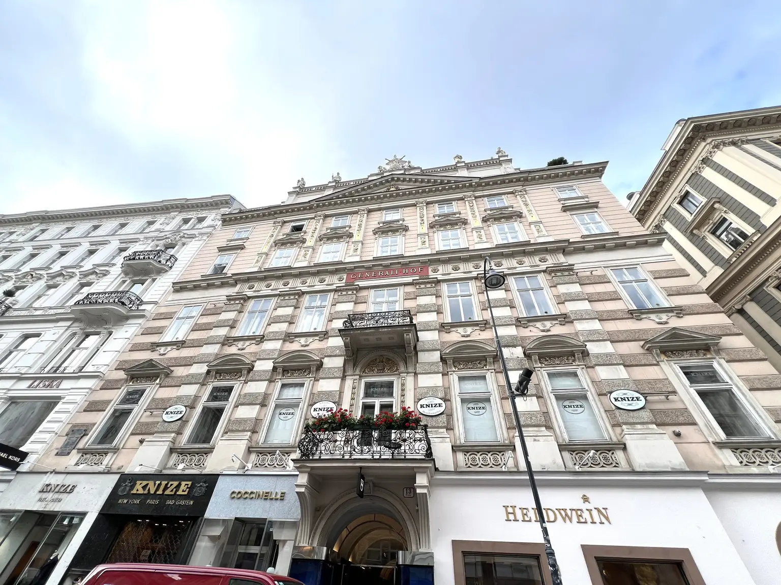 Charmante Altbauwohnung im Herzen Wiens / Charming apartment in an old-style building in the heart of Vienna
