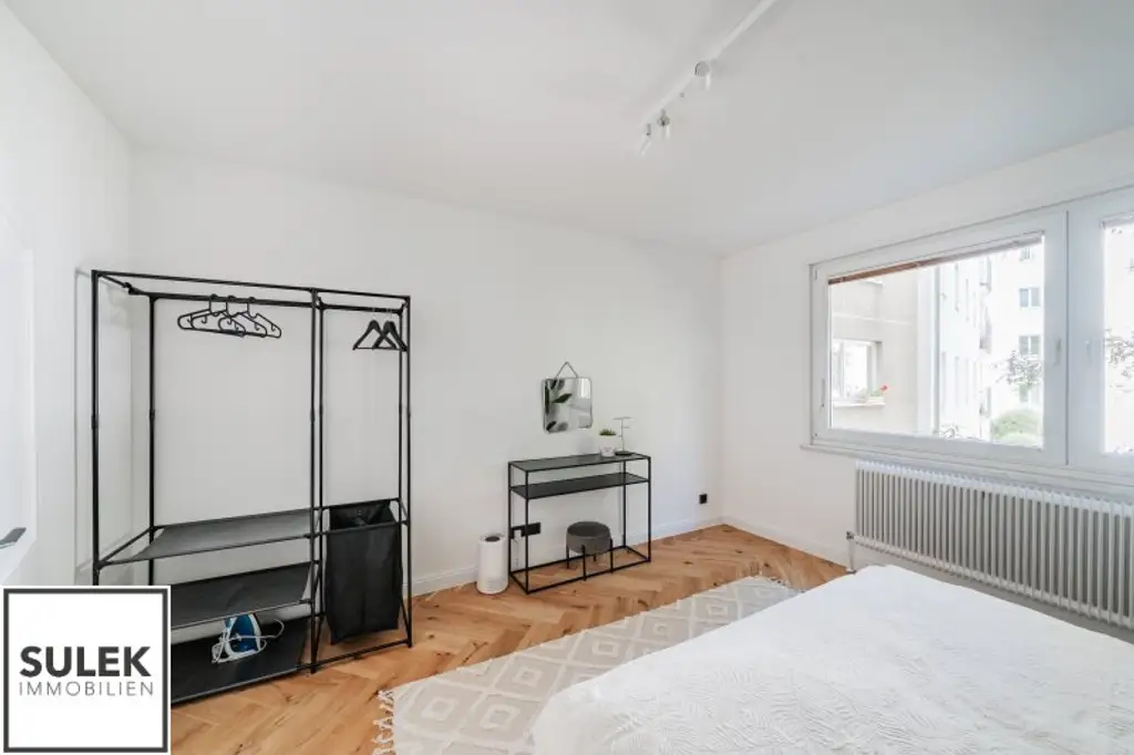 Ruhige, sanierte 3,5 Zimmer Wohnung mit Designer-Bad und Küche + Garage (optional!) in Mariahilf - beziehbar ab 01/26!