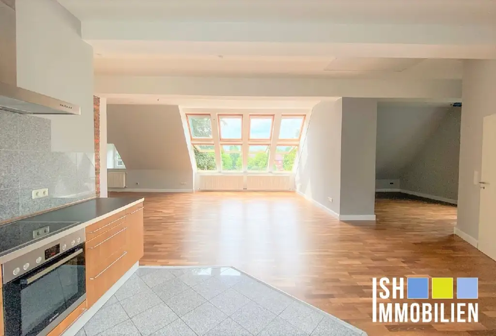 RESERVIERT! Stade-Ottenbeck, traumhafte Loft-Wohnung im Dachgeschoss mit Sauna!