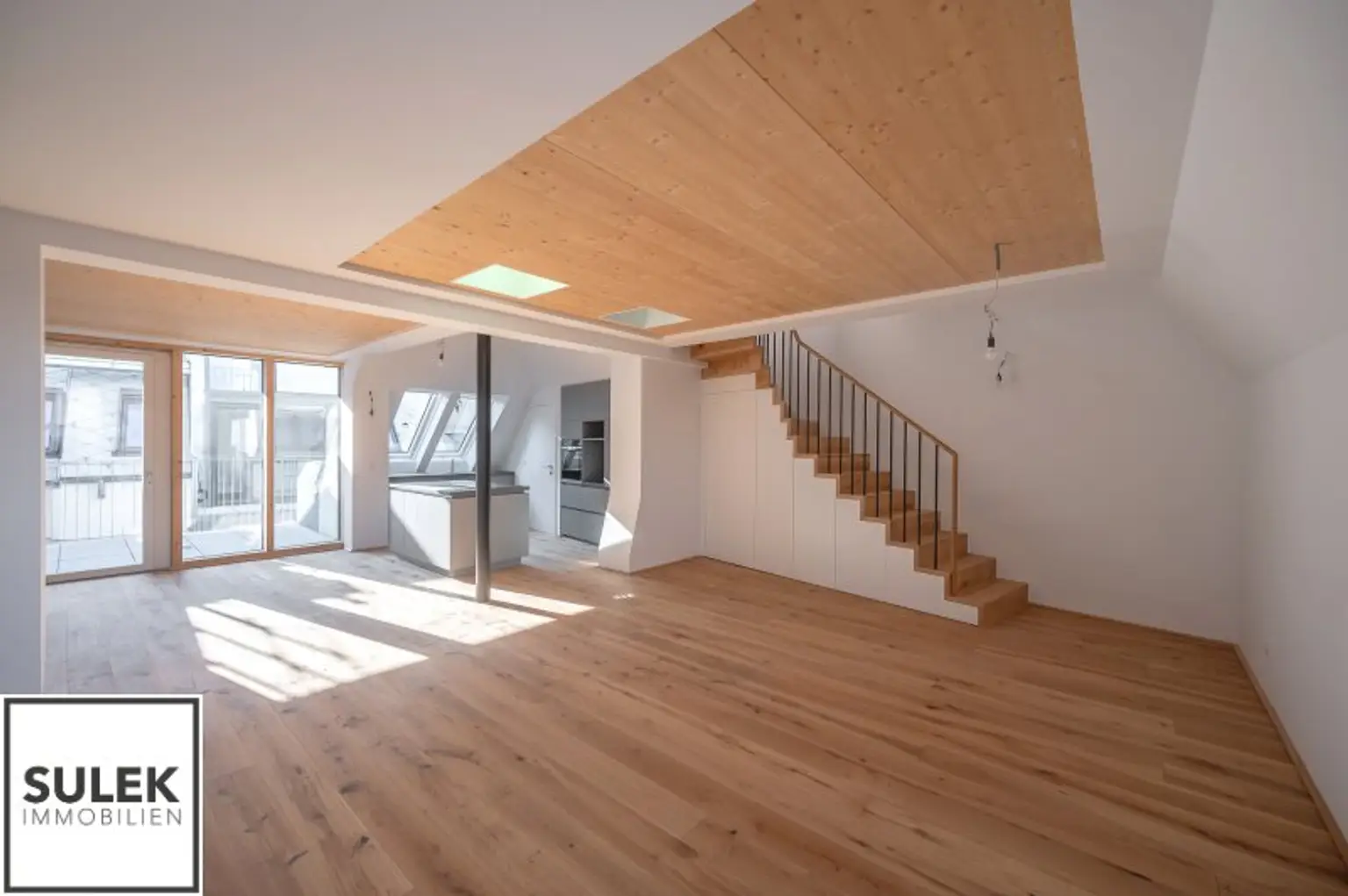 Erstbezug mit weitläufigem & lichtdurchfluteten Wohnbereich, sowie 2 hofseitigen Freiflächen