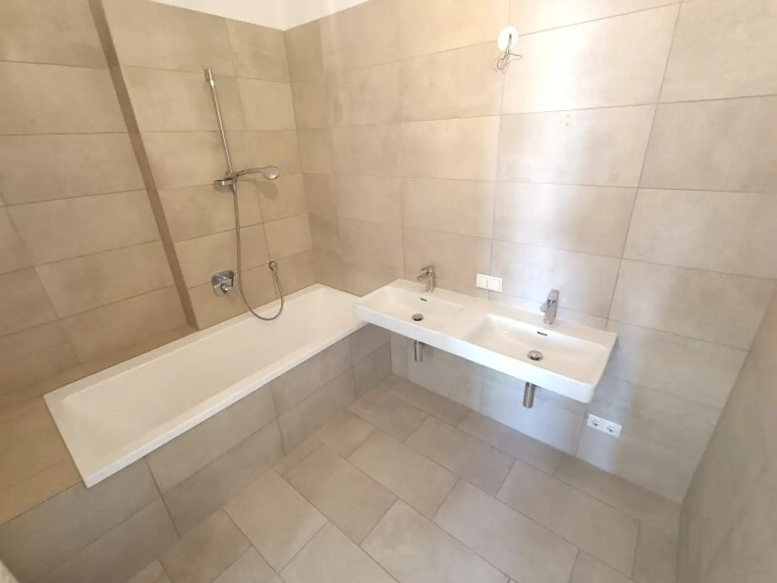 Neubau! Siedlung Rustenfeld! 4-Zimmer Wohnung mit traumhaftem Ausblick auf rund 103 m² mit Balkon!