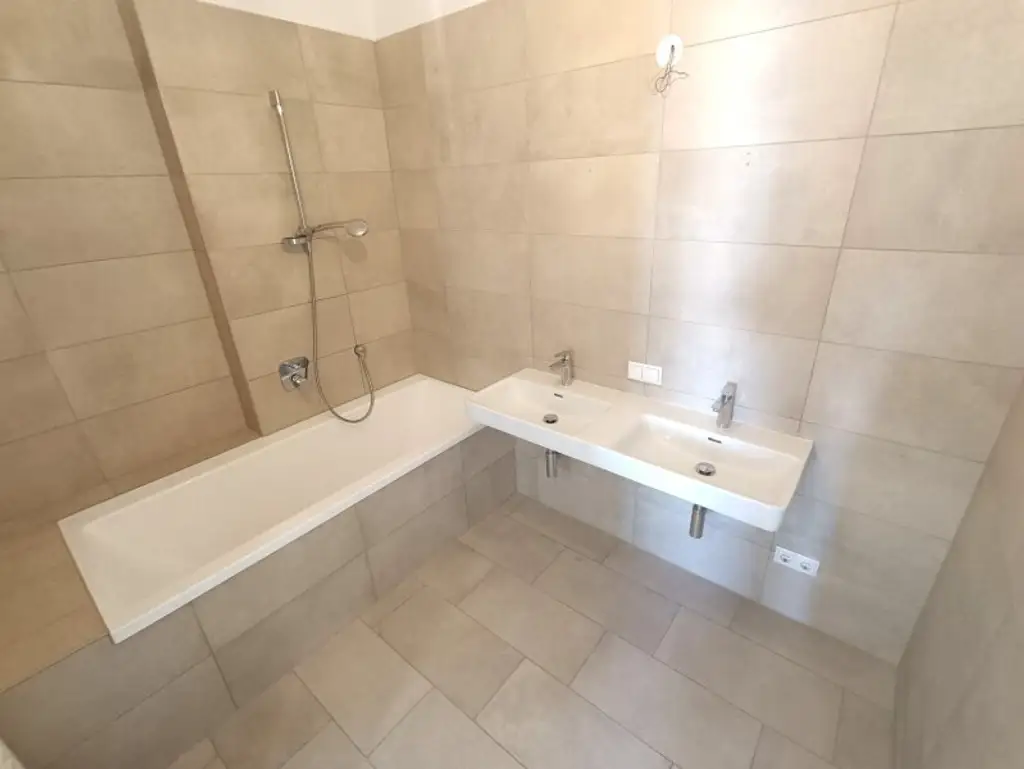Neubau! Siedlung Rustenfeld! 4-Zimmer Wohnung mit traumhaftem Ausblick auf rund 103 m² mit Balkon!