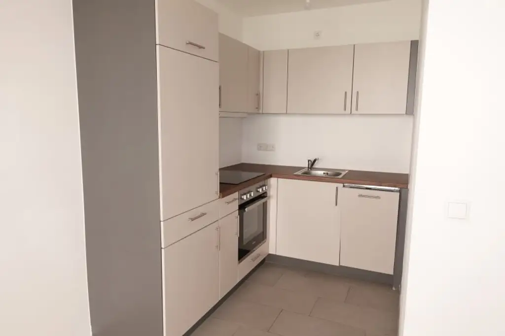 Zweitbezug, HOFSEITIGE BALKON-2 Zimmer-Neubauwohnung