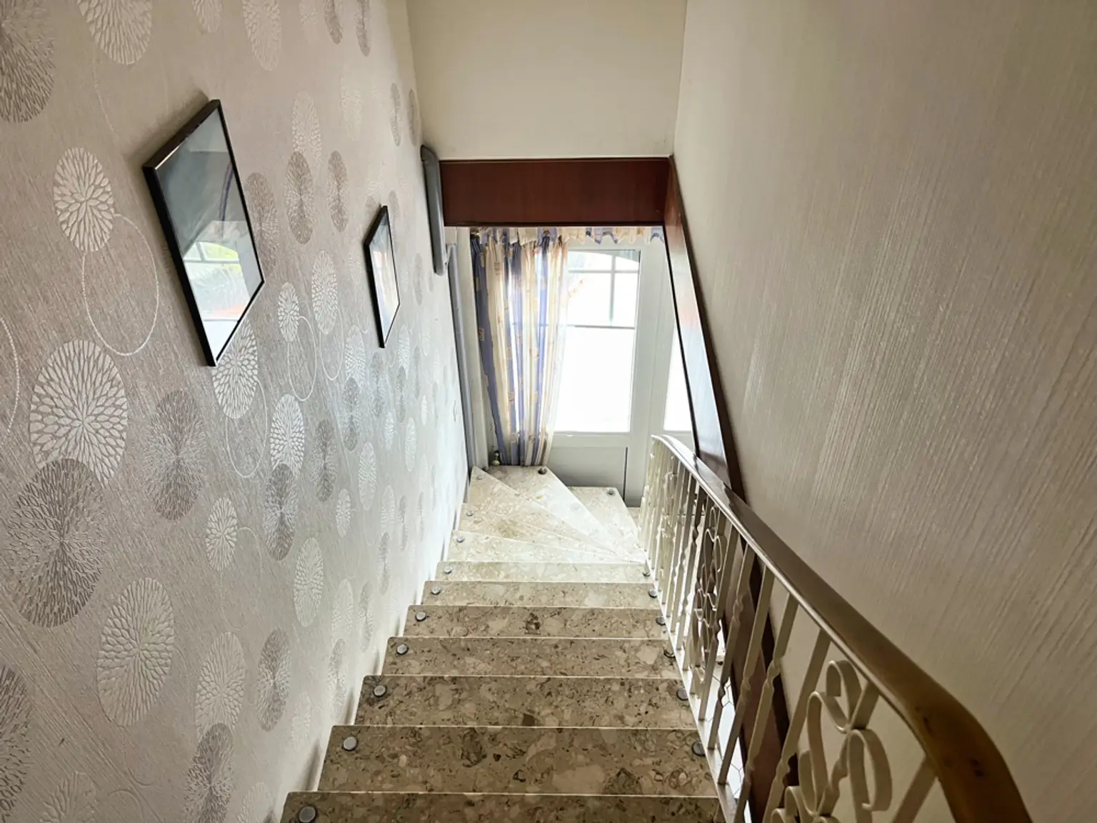 Alle unter einem Dach! Einfamilienhaus mit Einliegerwohnung & viel Platz!
