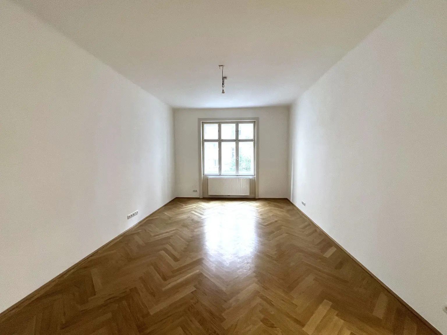 Bezaubernde 3-Zimmer-Wohnung mit kleinen Balkonen und Grünblick