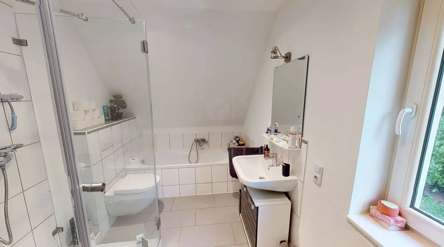 Bad mit Wanne/Dusche