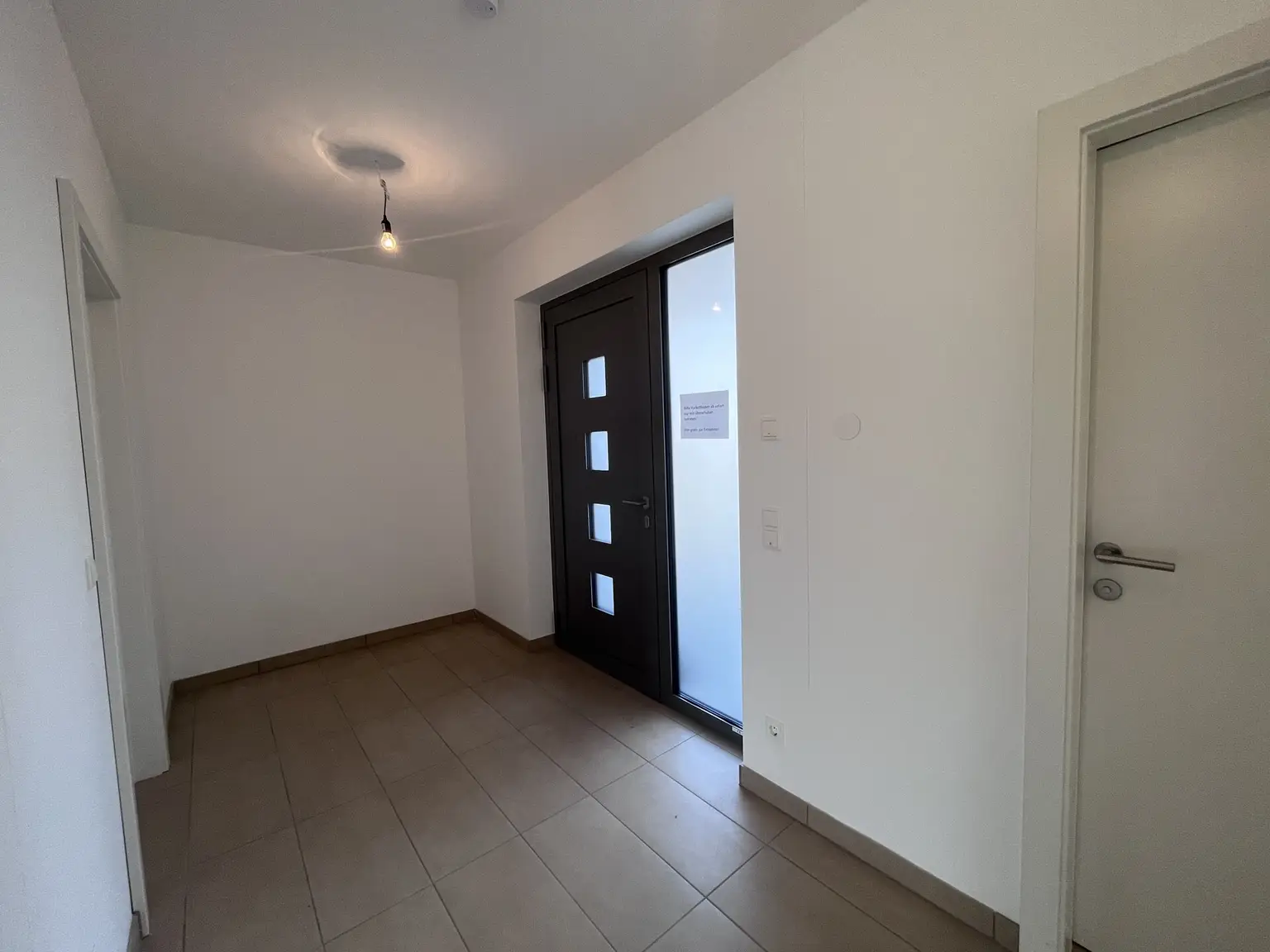 Erstbezug !!! Traumhafte Doppelhaushälfte -  mit 5 Zimmern, Garten, Wohnkeller und Stellplätzen!