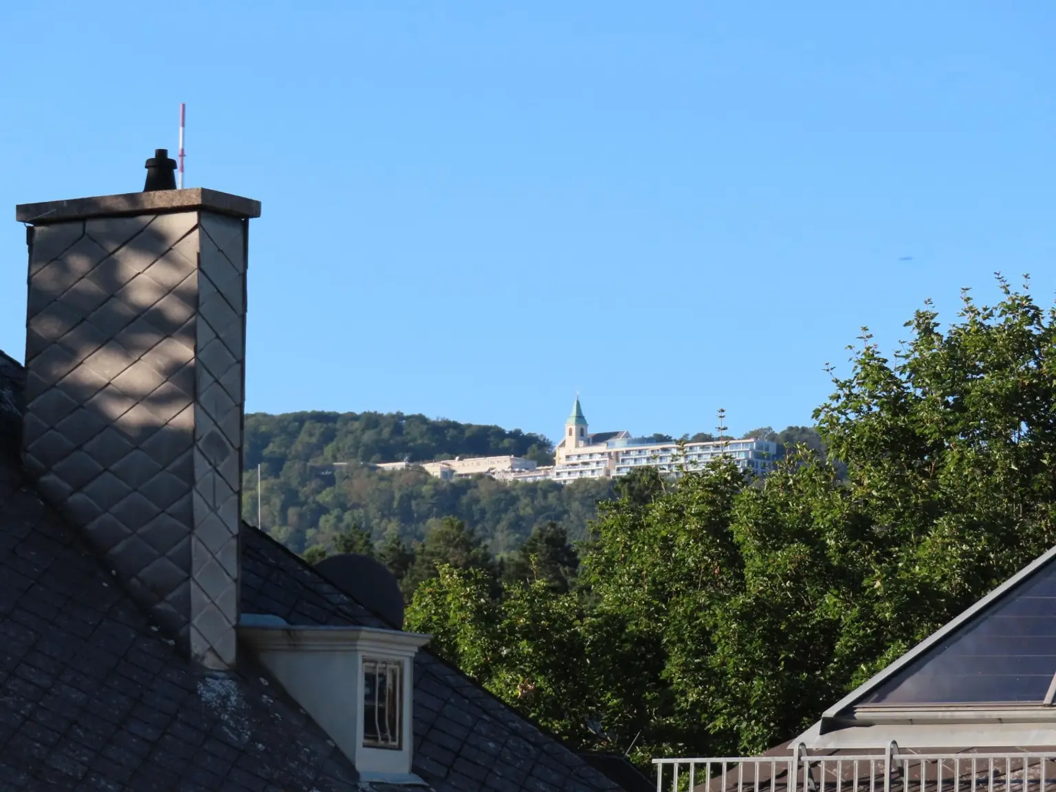 GRINZING - CHARMANTES WINZERHAUS, GERÄUMIG, GROSSFAMILIE ODER WOHNEN / ARBEITEN UNTER EINEM DACH