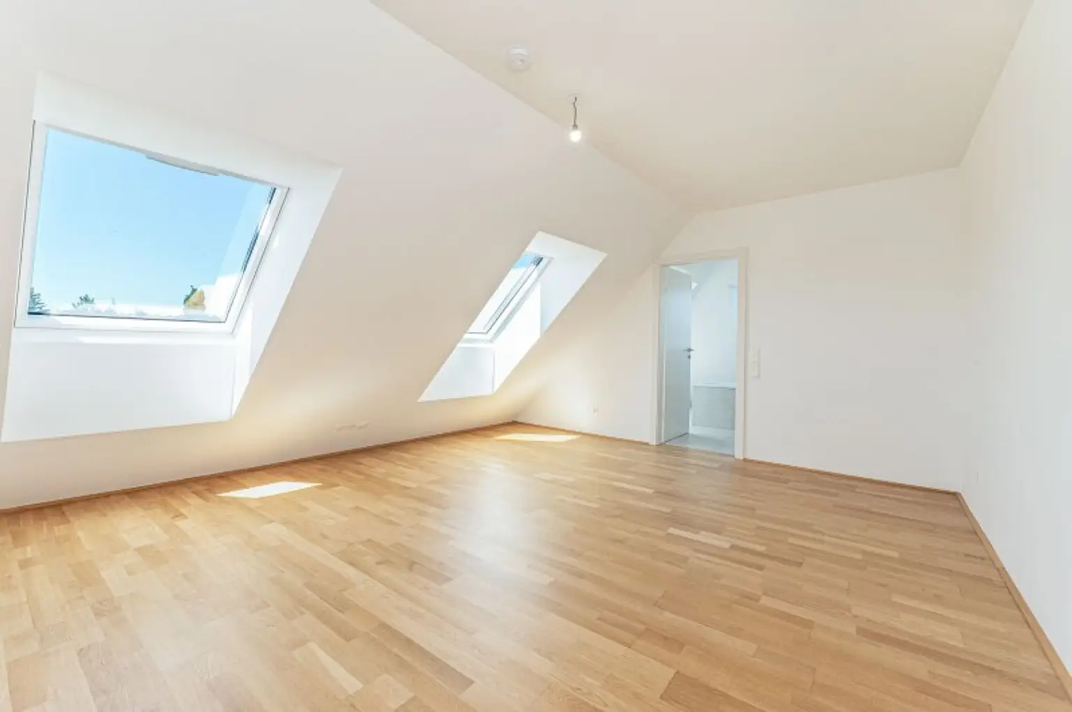 Erstbezug ab Oktober! Grandiose 4-Zimmer-Terrassenwohnung inkl. Parkplatz in Hietzing zu vermieten!