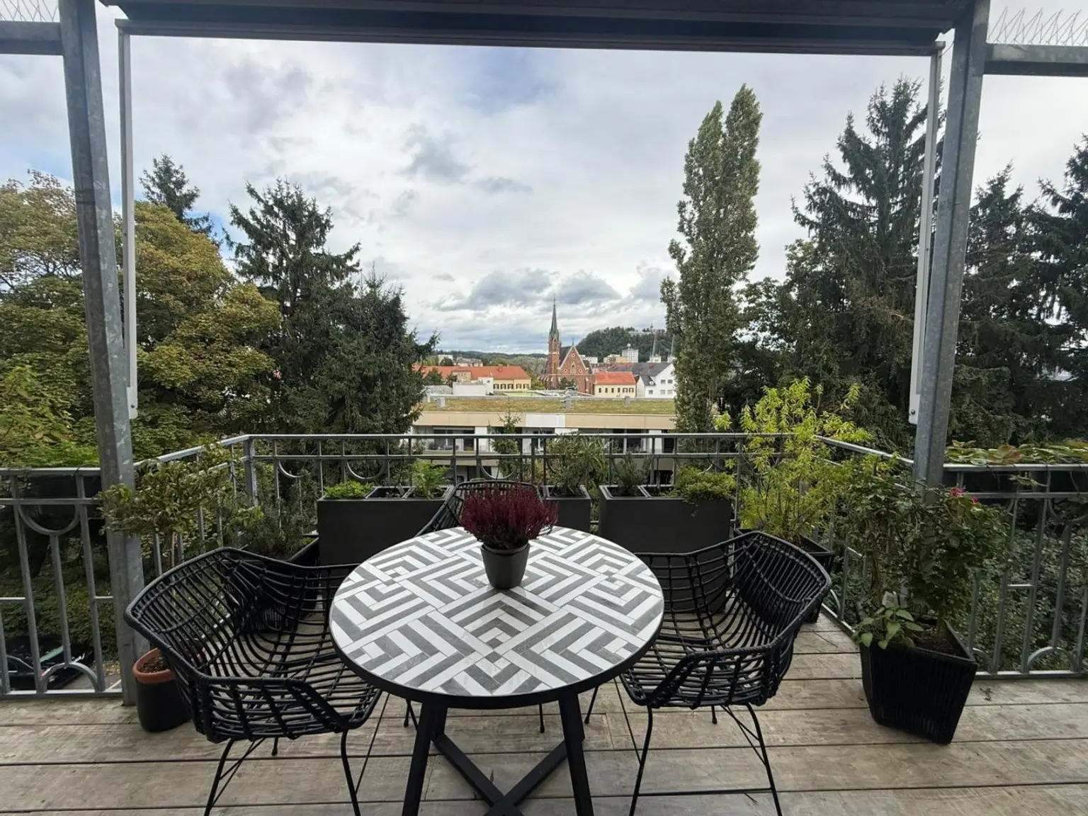 Traumhafte Penthousewohnung als Maisonette mit Dachterrasse und Garage