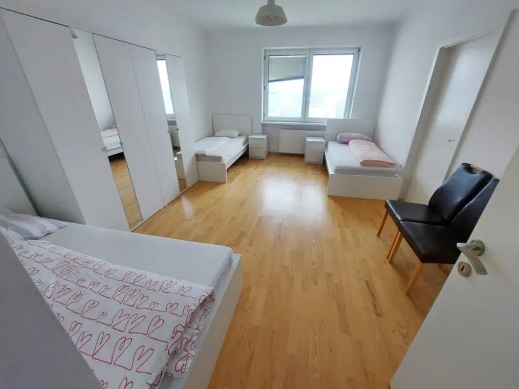 145 m² möblierte 5-Zimmer-Dachterrassenwohnung mit Untervermietrecht bzw. als WG / Arbeiterquartier