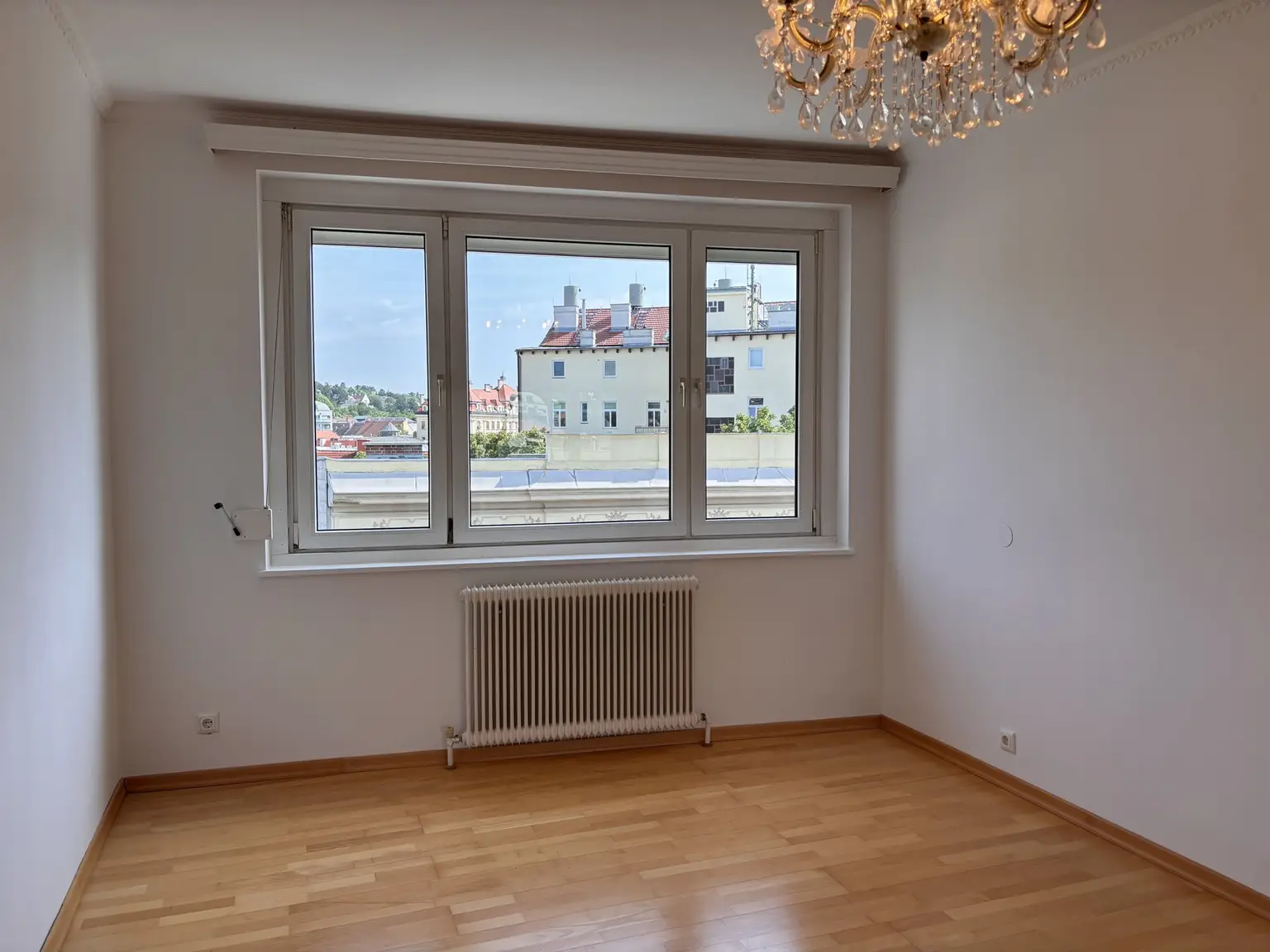 3 ZIMMER + Parkplatz  im ZENTRUM!!!