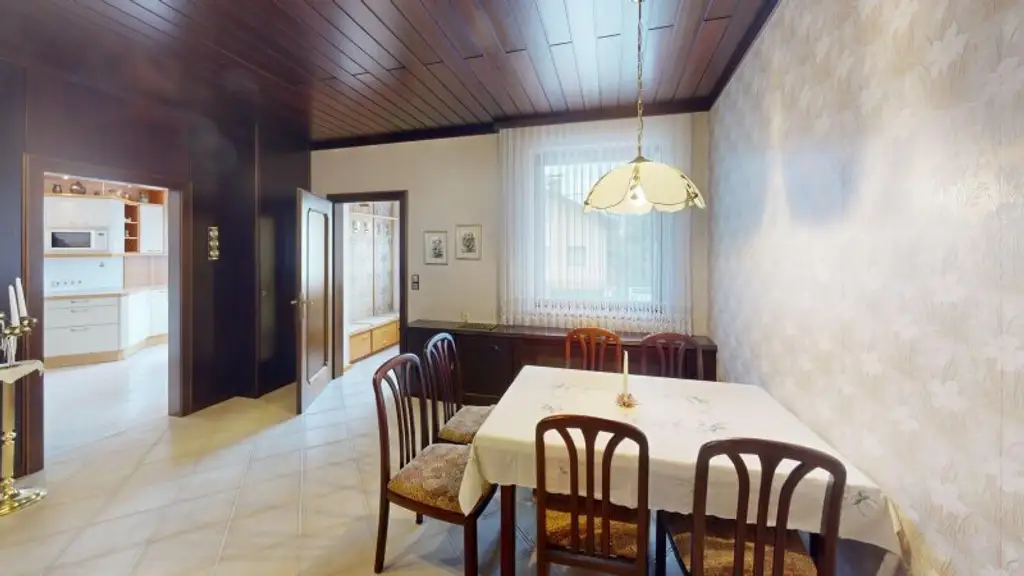 Einfamilienhaus in ruhiger Siedlungslage mit großem Garten (Pachtgrund)