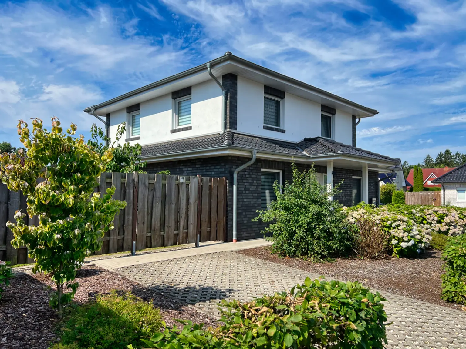 Liebe auf den 1. "Klick"! Neuwertige 2-Stock-Villa mit vielen Extras!