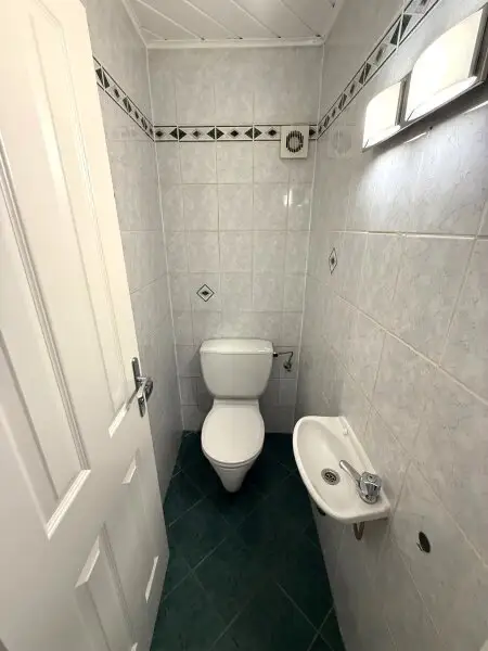 Nur ca. € 4.000 pro m² - 3 Zimmer DG-Wohnung  -  2 Gehminuten zur U3 Station Johnstraße